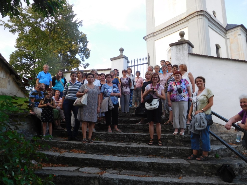 na schodech před kostelem sv. Prokopa